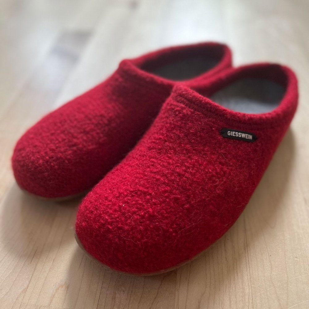 Giesswein Vietsch mens wool slippers, size 45, red, new with box